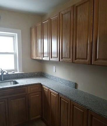 3rd image of 53 Frye St