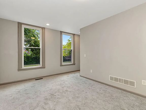 4th image of 1601 Russell St