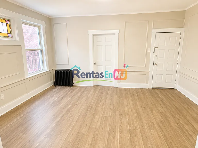 81 Montgomery Ave #2B — Photo 2