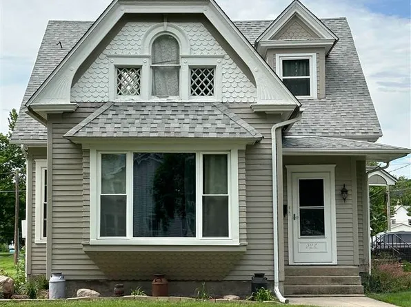 302 W Hilton St, Marengo, IA 52301
