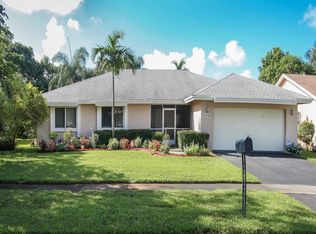 9940 SW 8th St, Pembroke Pines, FL 33025