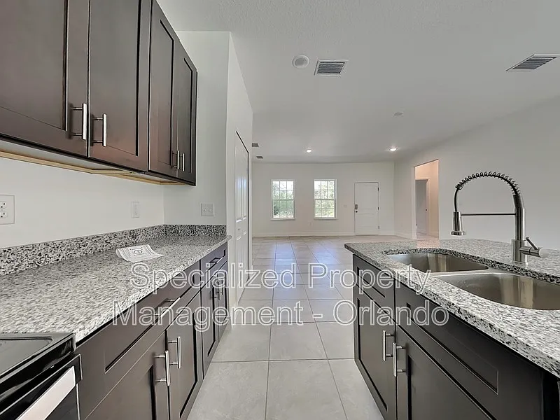 4 bed, 2.0 bath, 1580 sqft, $1,799 — Photo 3