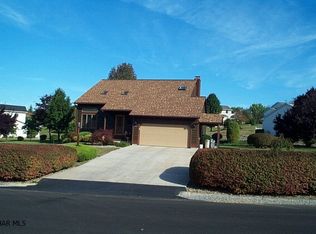 235 Bonnie Ln, Hollidaysburg, PA 16648