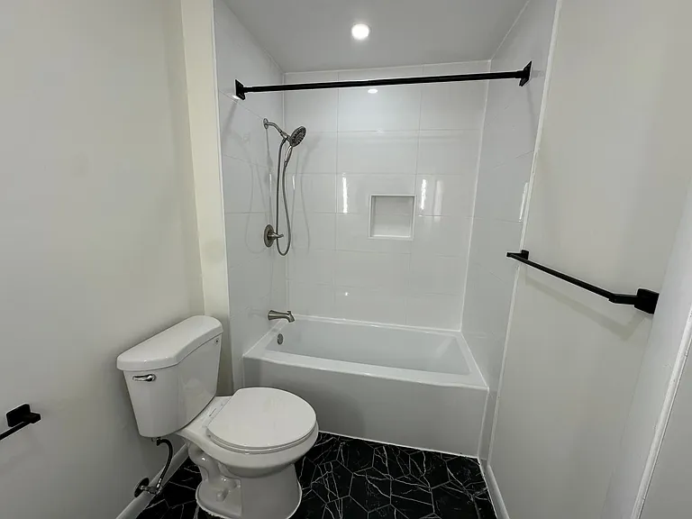 Melrose Apartments — Photo 51