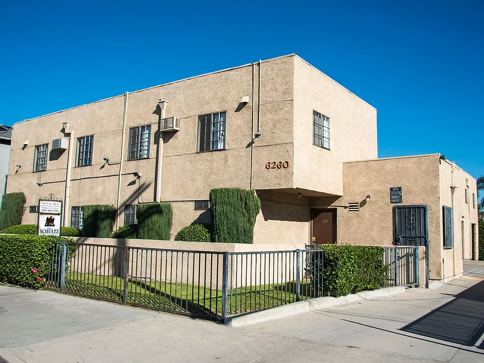 6260 Vineland Ave