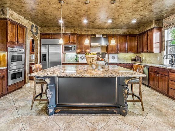 4th image of 6088 Palermo Way