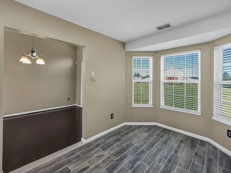 331 Woodcote Dr — Photo 8