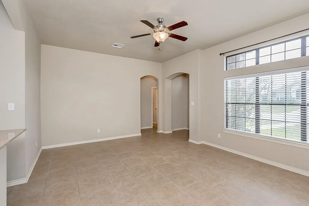 3 bed, 1417 sqft, $1,925 — Photo 3