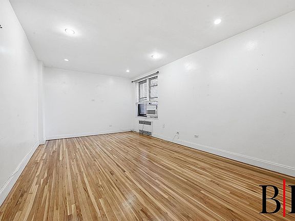 3rd image of 2270 Plumb 1 St #2D