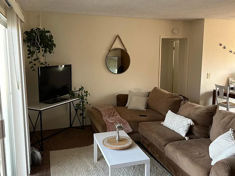 1321 Oliver Ave #9 — Photo 3