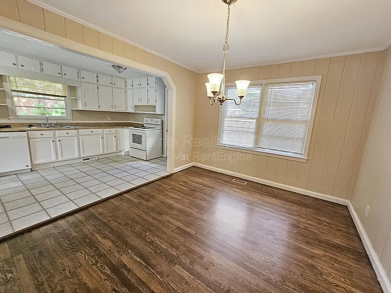 605 Green Acres Rd SE — Photo 5