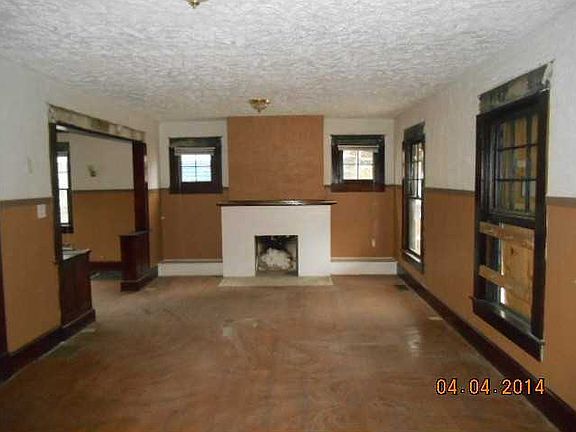 3rd image of 3131 N Park Ave