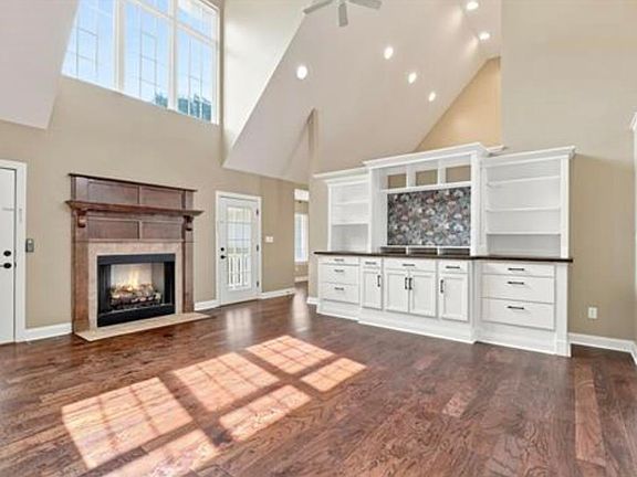 4th image of 454 Morningmist Dr