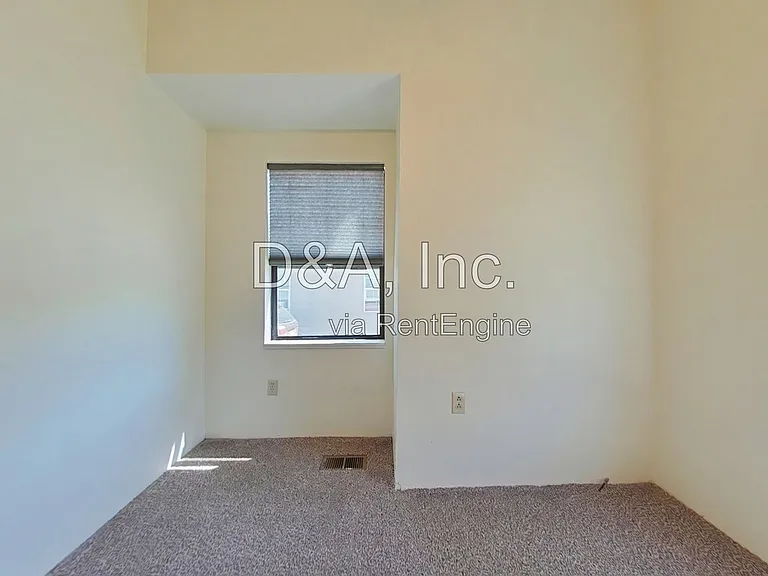 715 SW 11th St — Photo 10