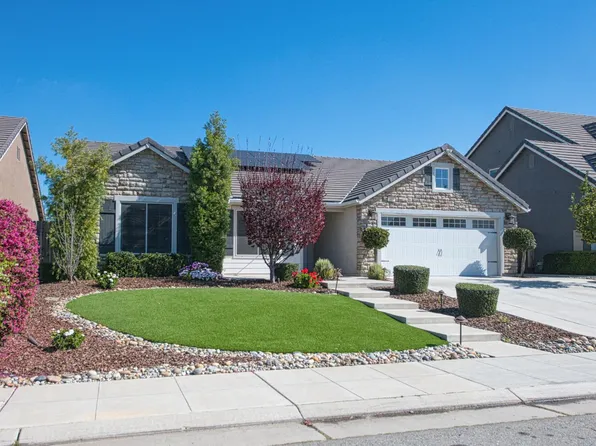 493 S Crescent Ln, Madera, CA 93636