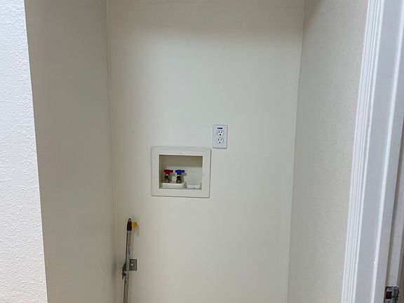 5th image of 4654 33rd St Unit 4