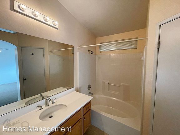 5th image of 2427 Linda Ct