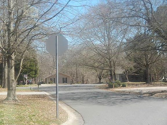 5th image of 5611 Bethesda Ct
