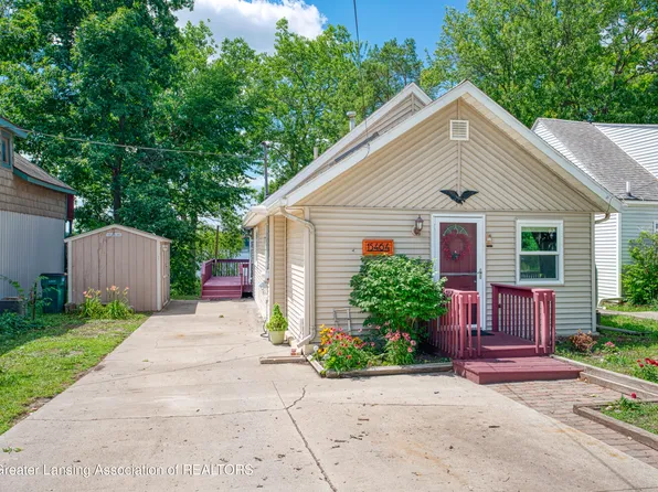15464 Park Lake Rd, East Lansing, MI 48823