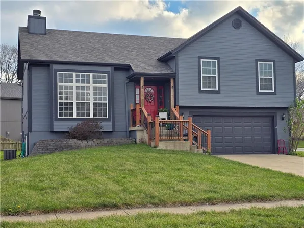 20855 W 227th St, Spring Hill, KS 66083