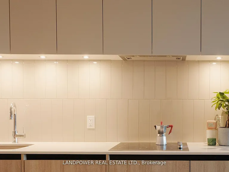 7950 Bathurst St #313 — Photo 6