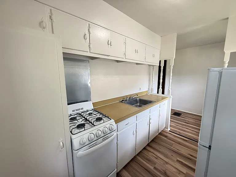 612 Lansing Ave — Photo 8