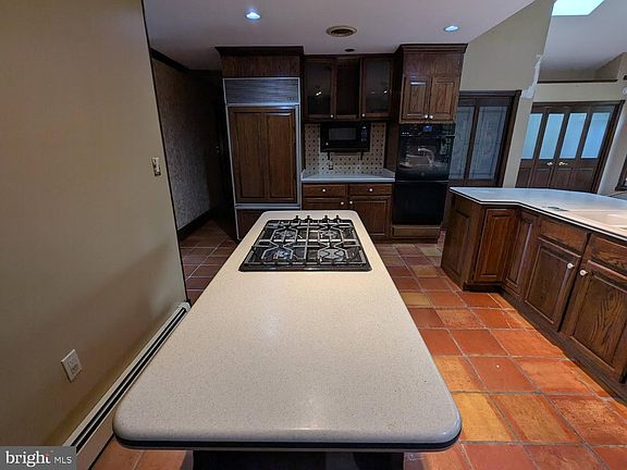 5th image of 1415 Windybush Rd