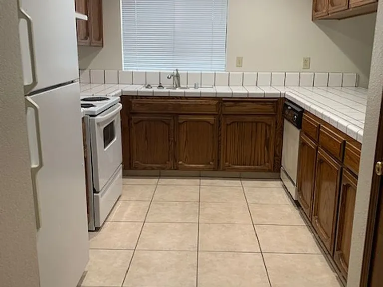 339 Acacia St #D — Photo 4