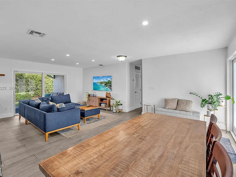 1807 SW 102nd Pl — Photo 9