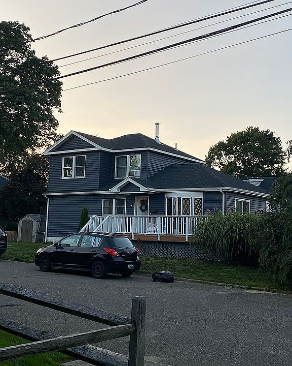 1st image of 7 Thayer Pl