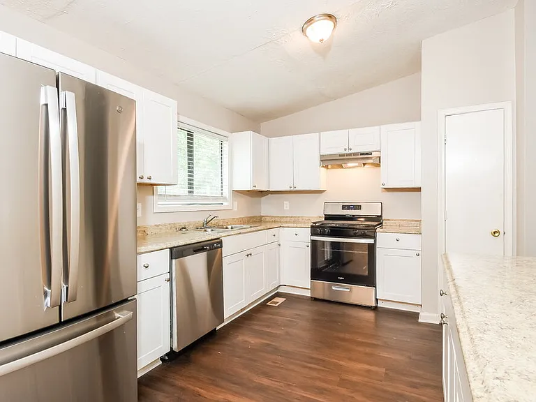 1009 Hicksmil Dr SW — Photo 8