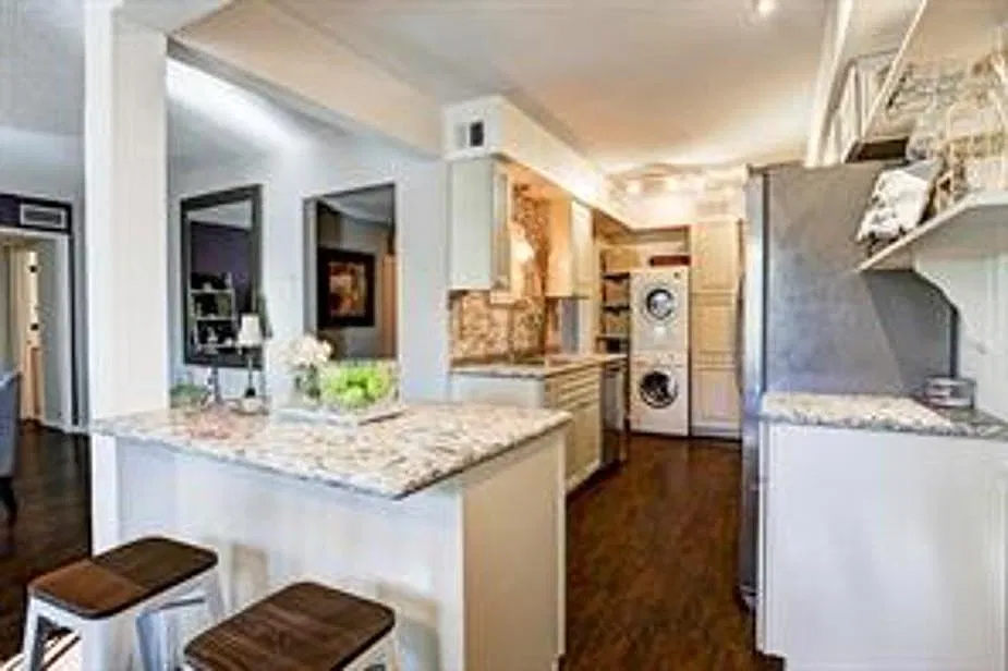 351 N Post Oak Ln — Photo 3