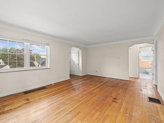 4th image of 6996 Bramble Hill Dr