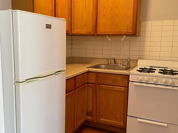 3rd image of 3121 N Hamlin Ave APT 2I