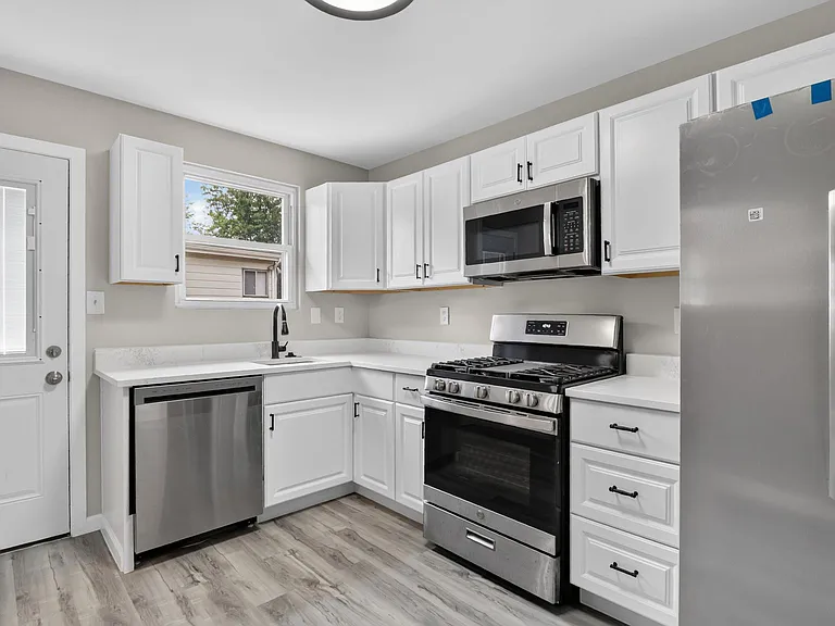 8116 Scotts Level Rd — Photo 5
