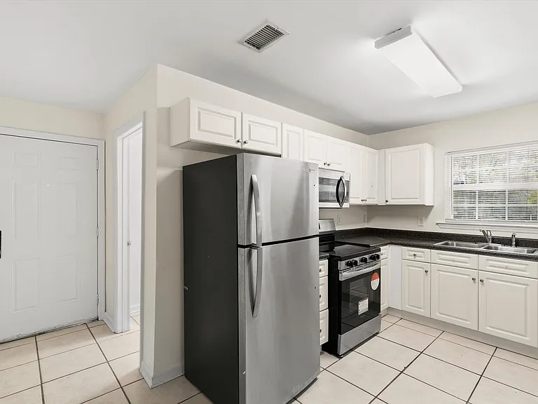 735 Putnam Dr #2 — Photo 12
