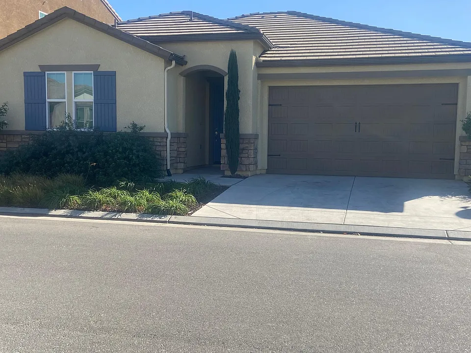 2338 Lombard Ln