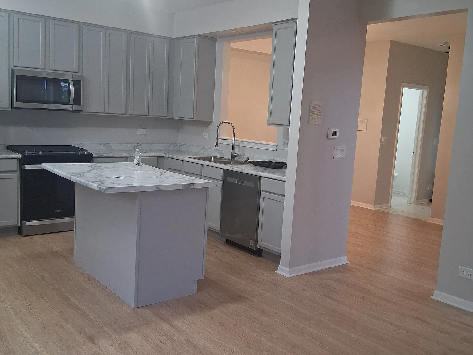 3 bed, 1800 sqft, $3,000 — Photo 3