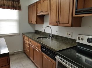 13785 Cedar Rd, Cleveland, OH 44118