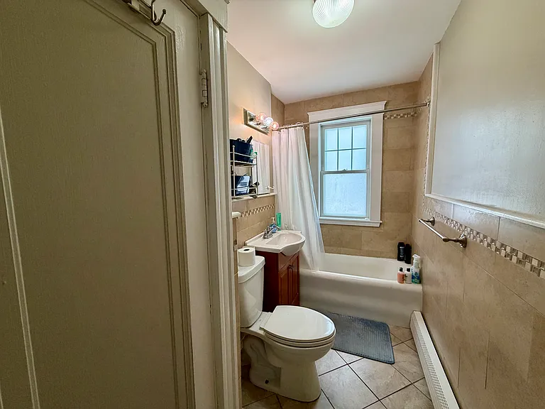 101 Farragut Rd #1R — Photo 5