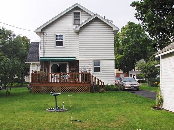 nice yard with great deck