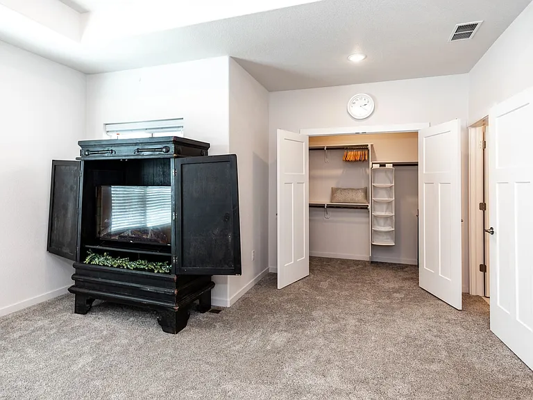 5738 Villa Lorenzo Dr — Photo 31