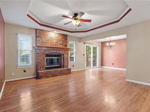 5th image of 400 SE Mount Vernon Dr