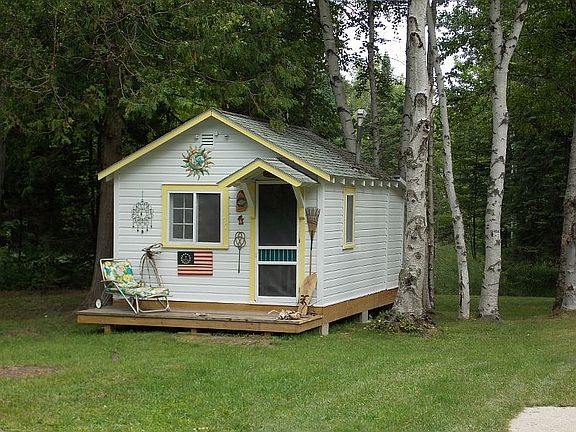 Adorable guest cabin!
