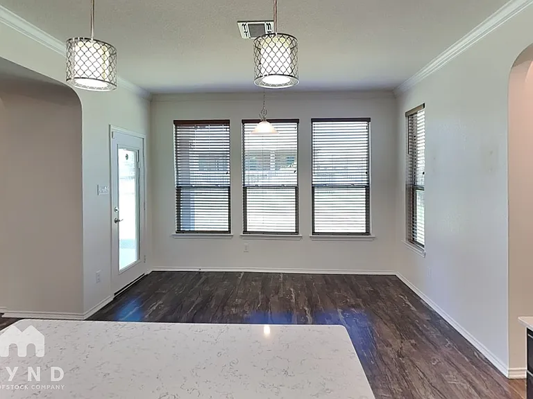 1125 Sampley Ln — Photo 4