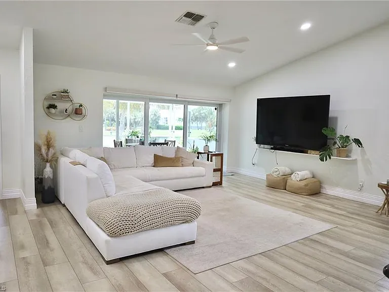 6123 Montego Bay Loop — Photo 3