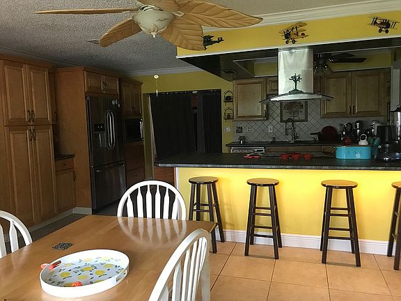 3rd image of 662 SW Todd Ave