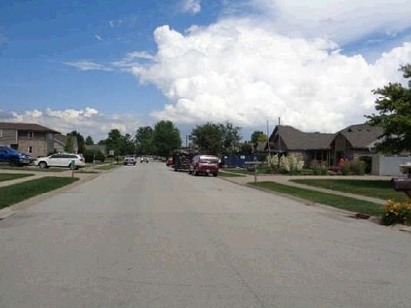Exterior Neighborhood (street photo)
