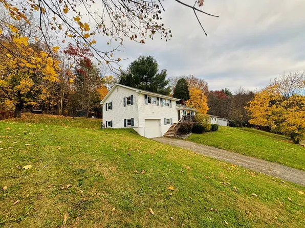 12 Deming Dr, Endicott, NY 13760