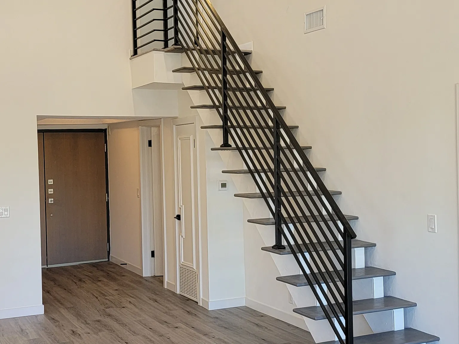 3 bed, 1429 sqft, $6,200 — Photo 2